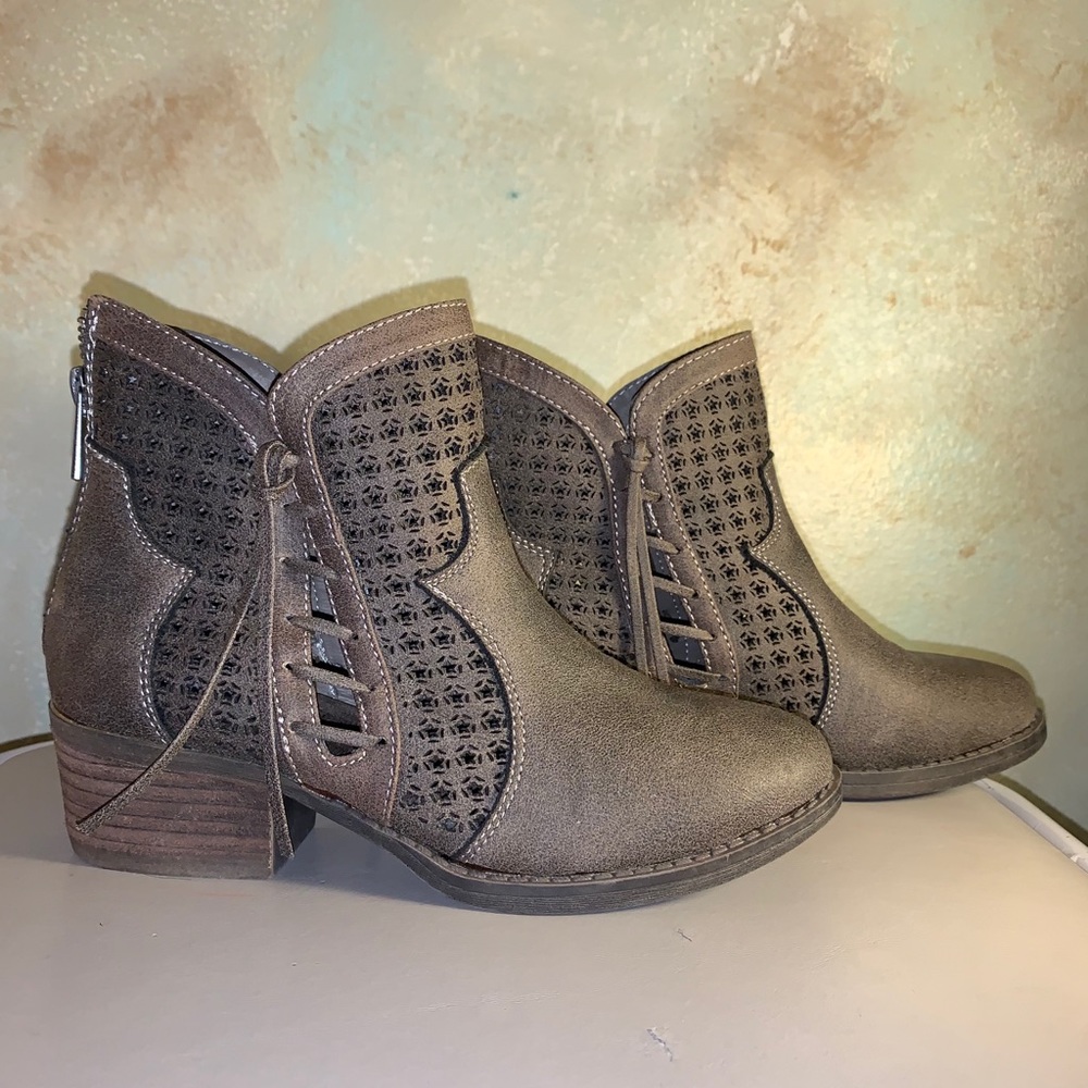 VERY G BOOTIES